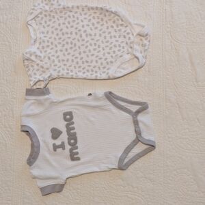 Soft Gray & White 'I ♥ Mama' Baby One-Piece Bodysuit